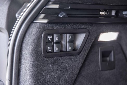 Used 2025 BMW X7 M60i w/ Climate Comfort Package image 19