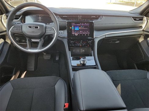 New 2025 Jeep Grand Cherokee Altitude image 9