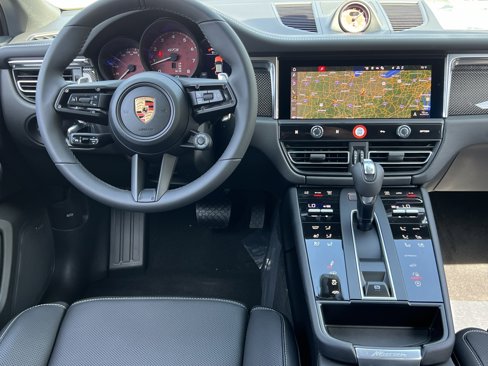 New 2026 Porsche Macan GTS image 15