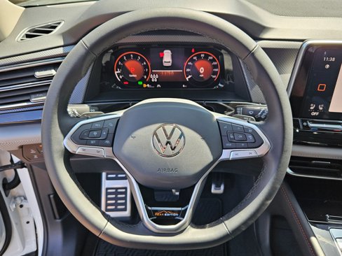 New 2025 Volkswagen Atlas Peak Edition SE image 14