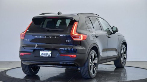Certified 2025 Volvo XC40 B5 Plus w/ Climate Package image 5