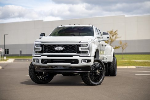 Used 2025 Ford F450 Platinum w/ Platinum Plus Package image 2
