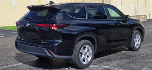 Used 2024 Toyota Highlander LE image 7