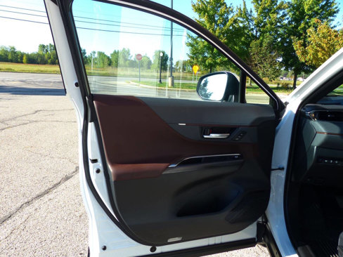 Used 2024 Toyota Venza Limited image 17