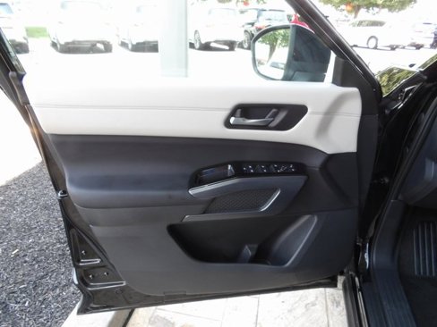 Certified 2024 Nissan Pathfinder SL image 24