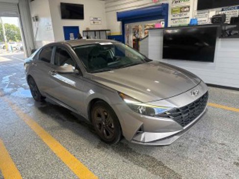 Used 2023 Hyundai Elantra SEL image 1