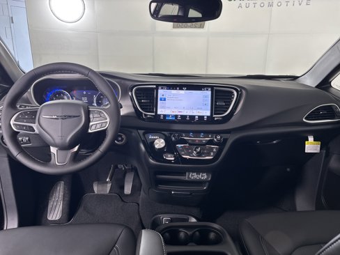 New 2025 Chrysler Voyager LX image 12