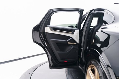 Used 2025 Porsche Cayenne GTS image 34