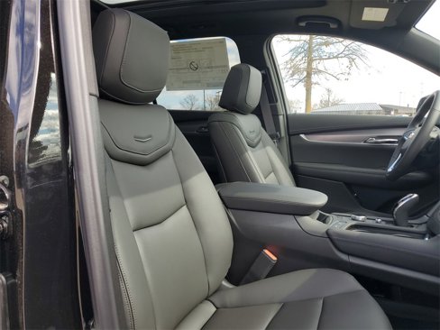 New 2025 Cadillac XT6 Luxury image 28