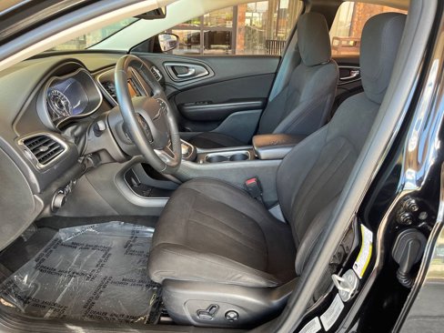 Used 2015 Chrysler 200 Limited w/ Convenience Group image 10
