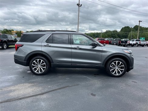 New 2025 Ford Explorer ST-Line image 2
