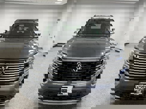 Used 2024 Volkswagen Atlas SE image 3