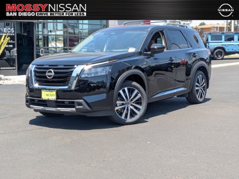 New 2025 Nissan Pathfinder Platinum image 1