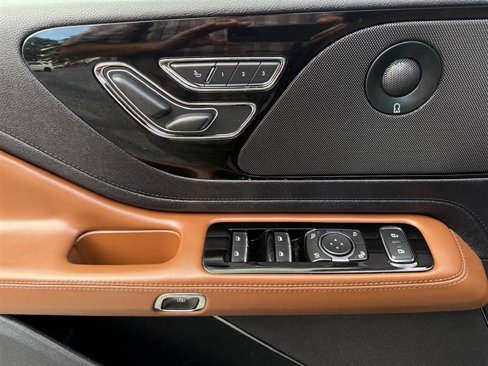 Used 2022 Lincoln Aviator Reserve w/ Equipment Group 201A image 32