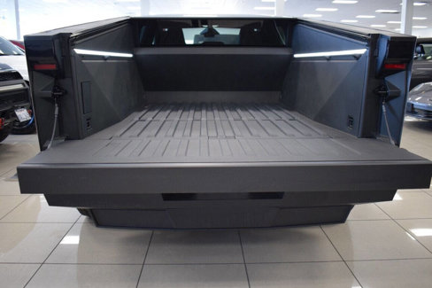 Used 2024 Tesla Cybertruck AWD Crew Cab image 23