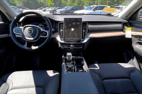 New 2026 Volvo XC90 B6 Plus w/ Protection Package Premier image 7