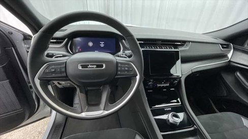 Certified 2024 Jeep Grand Cherokee Altitude image 3
