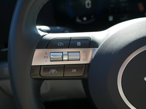 Certified 2025 Hyundai Kona SEL image 31