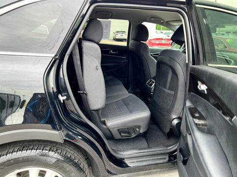 Used 2020 Kia Sorento LX image 12