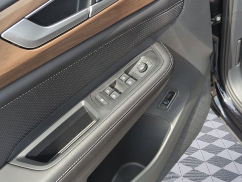 New 2025 Volkswagen Atlas SE image 11
