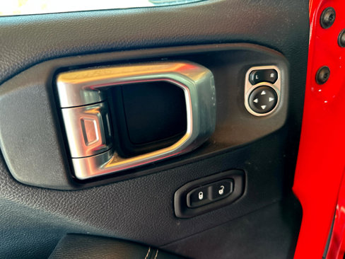 Used 2018 Jeep Wrangler Unlimited Sahara w/ Dual Top Group image 35