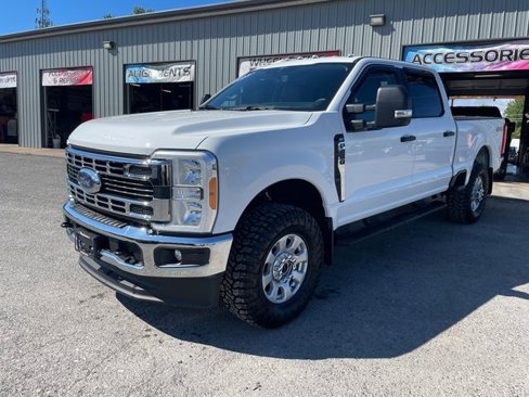Used 2023 Ford F250 XLT w/ Snow Plow Prep Package image 4