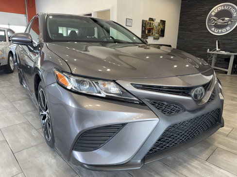 Used 2018 Toyota Camry SE image 1