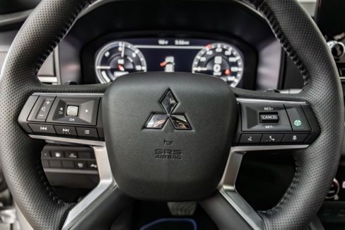 New 2025 Mitsubishi Outlander SEL Black Edition image 7