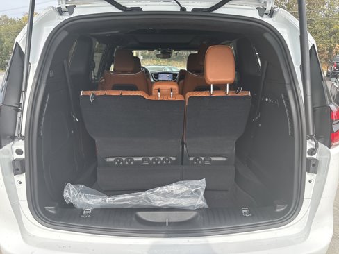 New 2026 Chrysler Pacifica Pinnacle image 13