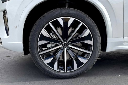 New 2026 Volvo XC90 B6 Plus w/ Protection Package Premier image 14