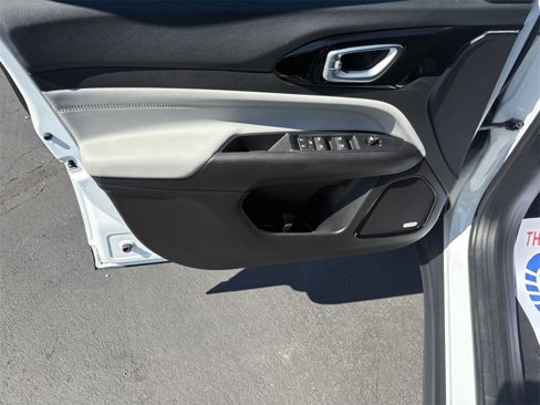 Certified 2022 Jeep Compass Limited w/ Sun and Sound Group image 12