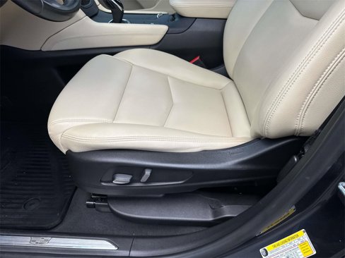 Used 2019 Cadillac XT5 FWD image 16