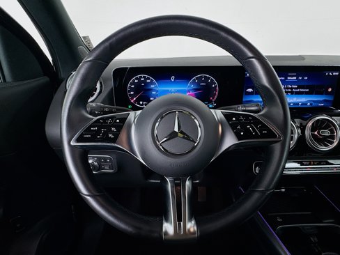 Used 2025 Mercedes-Benz GLA 250 image 11