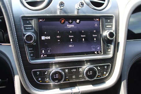 Used 2018 Bentley Bentayga image 50