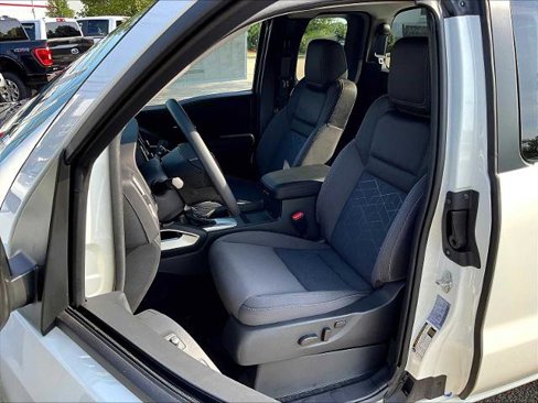 Certified 2025 Nissan Frontier SV image 10
