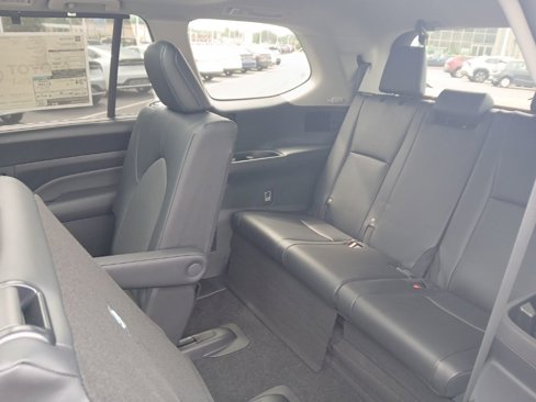 New 2025 Toyota Grand Highlander FWD image 9