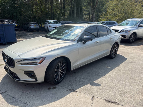 Used 2021 Volvo S60 T5 Momentum image 2