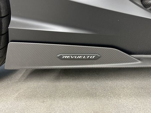 Used 2024 Lamborghini Revuelto image 28