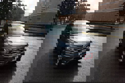 Used 2018 Volkswagen Tiguan S image 3
