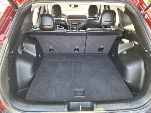 Used 2019 Jeep Cherokee Limited image 11