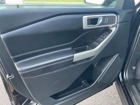 Used 2021 Ford Explorer XLT image 4