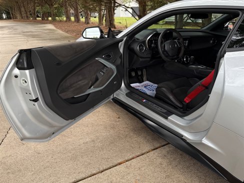 Used 2018 Chevrolet Camaro ZL1 image 42