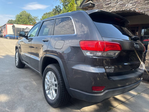 Used 2018 Jeep Grand Cherokee Laredo image 3