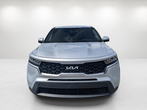 Used 2022 Kia Sorento LX image 2