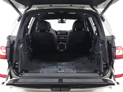 Used 2022 BMW X7 M50i image 24