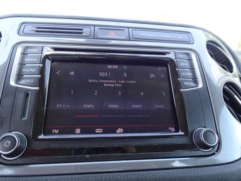 Used 2017 Volkswagen Tiguan S image 31