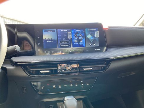 New 2026 Nissan Kicks SR w/ Cold Weather Package image 8