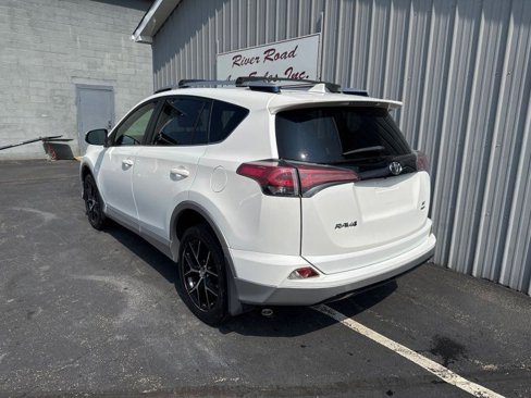 Used 2016 Toyota RAV4 SE image 10