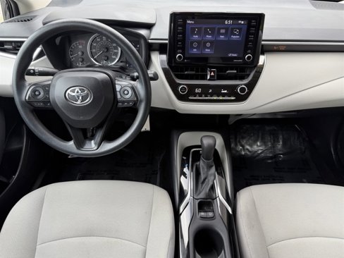 Used 2022 Toyota Corolla LE image 19