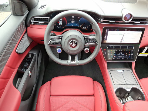 New 2025 Maserati Grecale GT image 7
